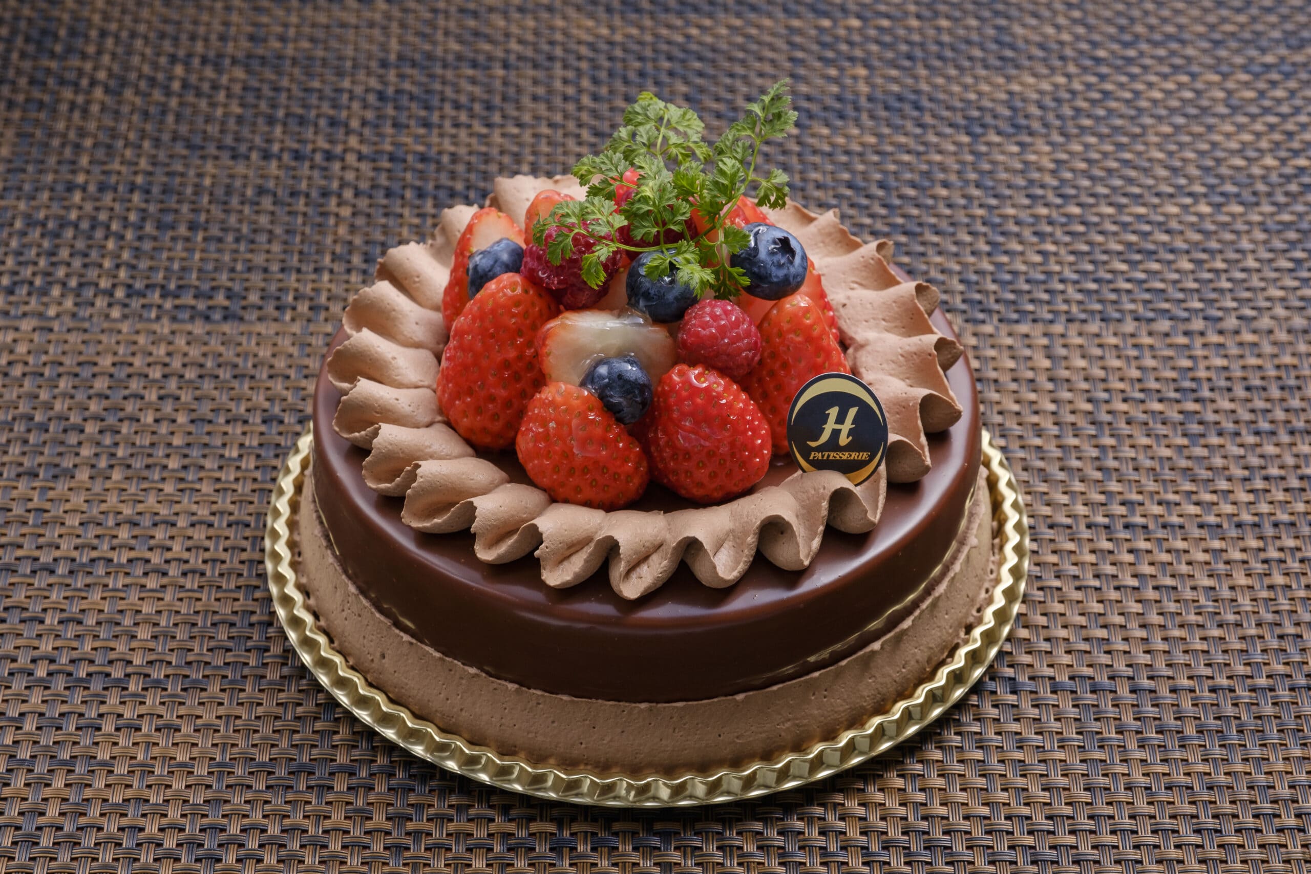 チョコレートのホールケーキ